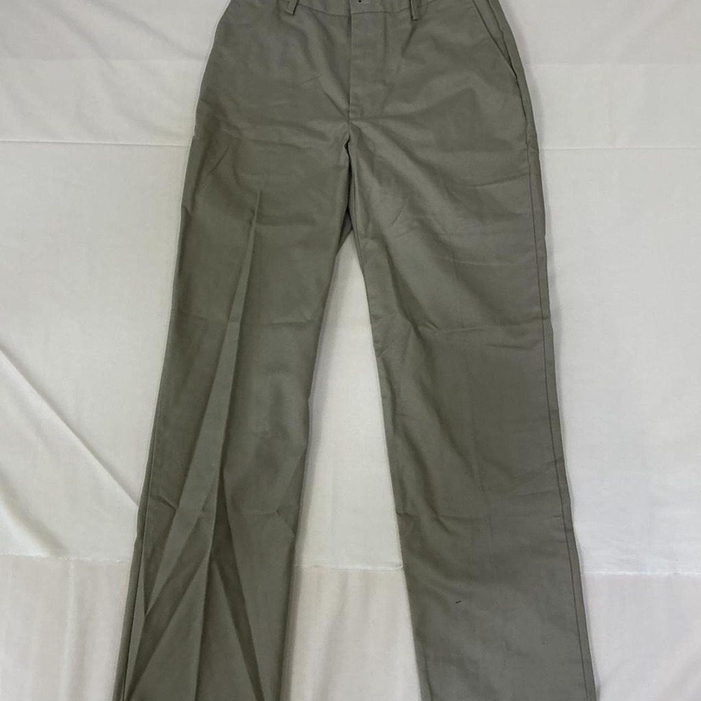 Classic‎ khaki chino pants from Amazon Essentials